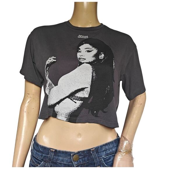 Ariana Grande Graphic Crop Tee – 2022 Bravado Licensed Portrait T-Shirt - Picture 1 of 3